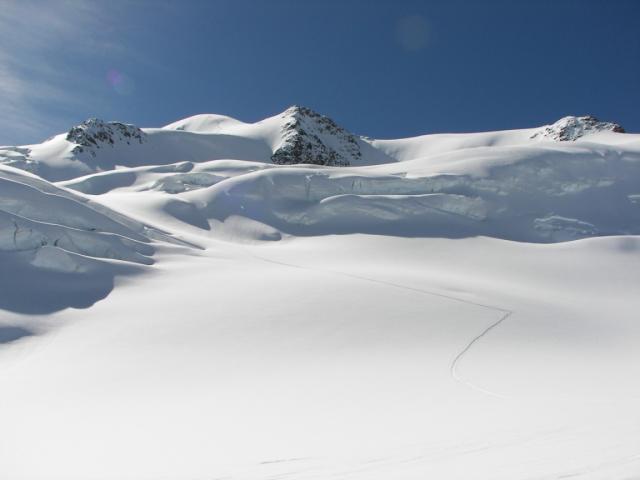 Otztalske Alpy -Pohlad z ladovca pri vystupe na Wildspitze (3774 m.n.m) fotene 7.5.2006